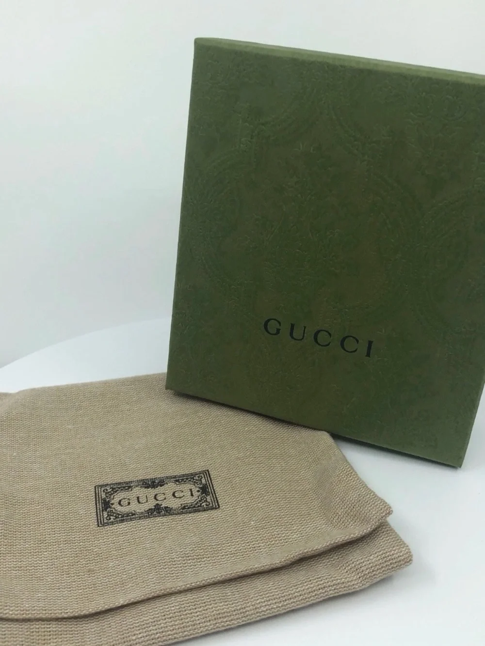 Gucci Men's Black Bifold Wallet Solid Logo Accent Credit Card Feature
